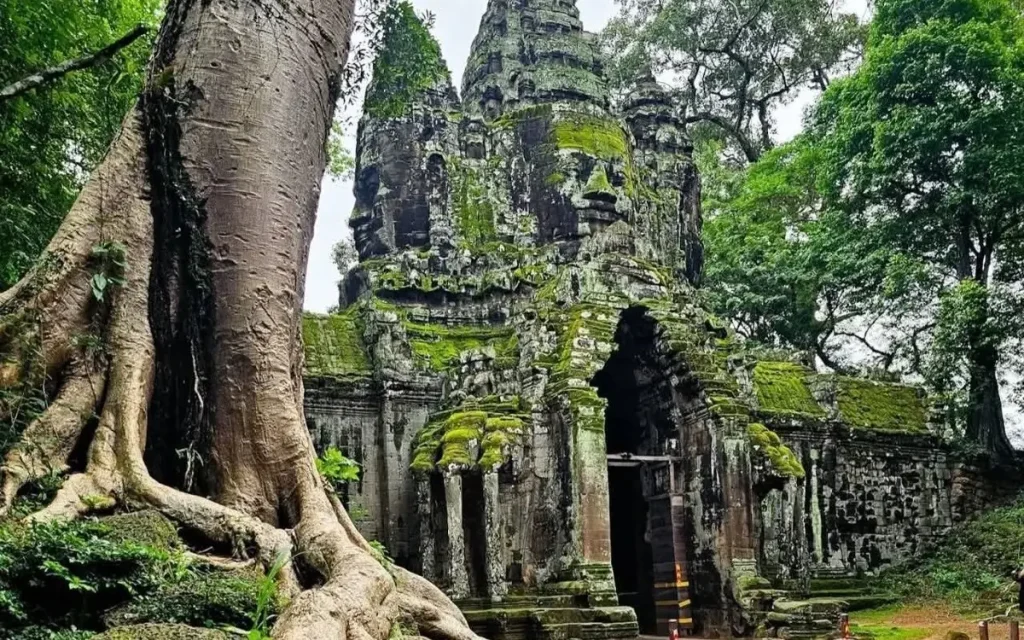 Gateway to Angkor Thom temple featured on private Siem Reap tours